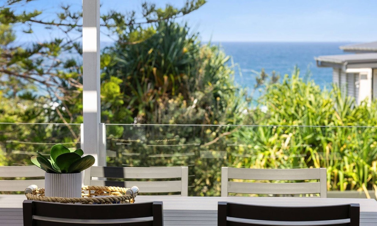 Sunshine Beach Apartment | 1 Craiglea Lodge - Prime Location Right at the Beach