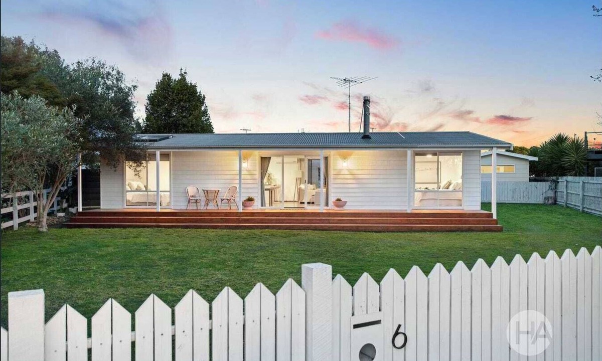Coronet Bay House | 100m from Coronet Bay Beach - a family friendly dual dwelling oasis awaits