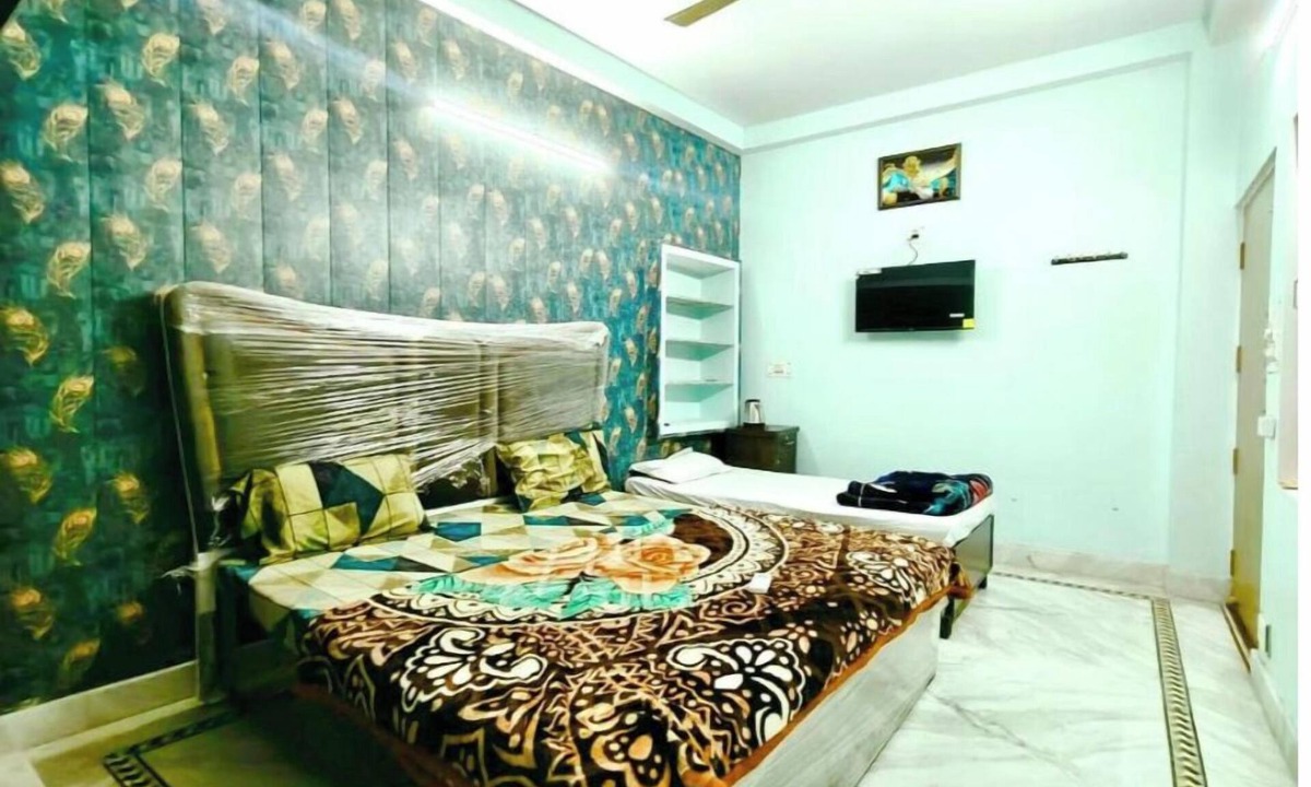 Varanasi Apartment | 100m from Ganges River & Dasashwamedh Ghat, 1-bedroom in Varanasi with AC, WiFi
