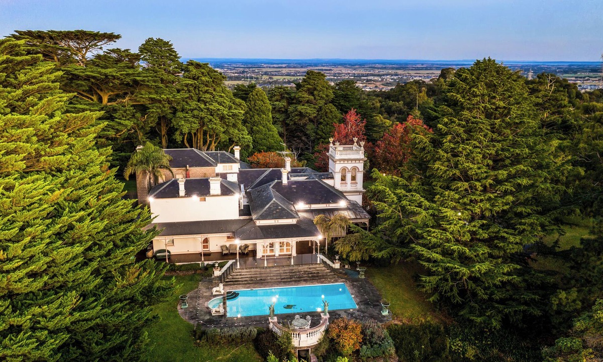 Officer House | 1870's Estate complete with Mansion, pool and tennis court!