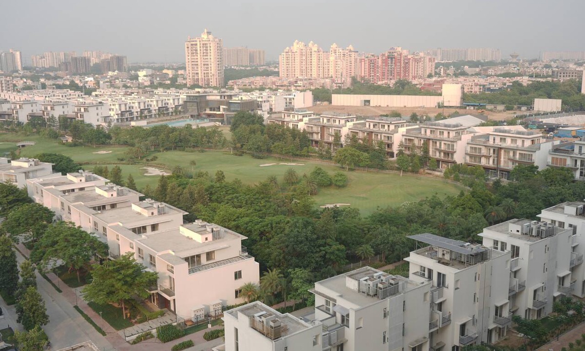 Jaypee Greens Apartment | 2-bedroom apartment in peaceful Greater Noida with AC and gym access