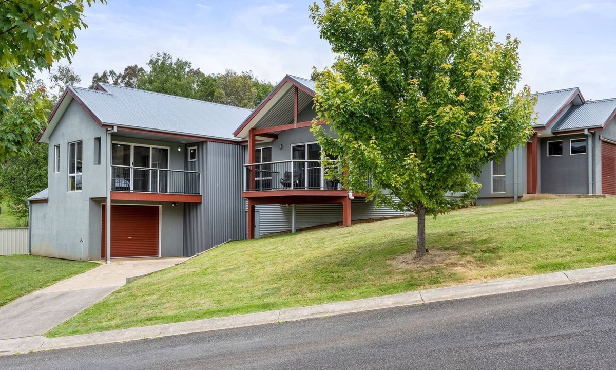 Bright House | 3 Peaks Rise - BRIGHT