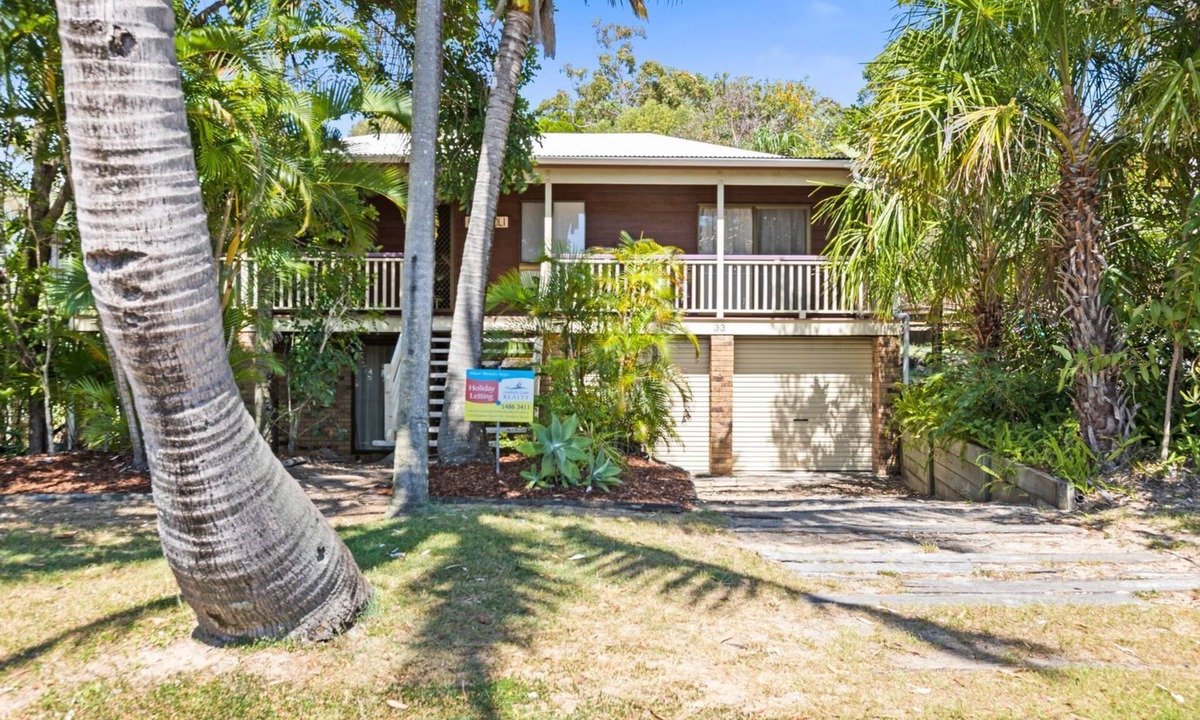 Rainbow Beach House | 33 Cooloola Drive - Rainbow Beach. Walk to the beach, pet friendly