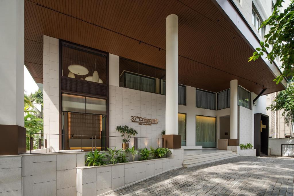 Gandhi Nagar Hotel | 37th Crescent Hotel Bengaluru