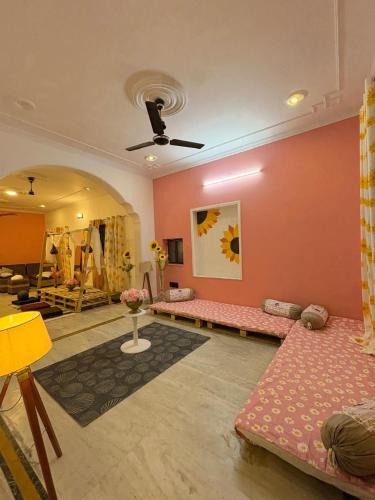 Sindhi Camp Apartment | 3BHK cozy corner jaipur stay