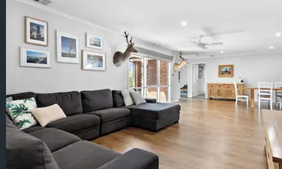 Rosebud House | 5 bedroom modern villa- sleeps 14 and has it all!