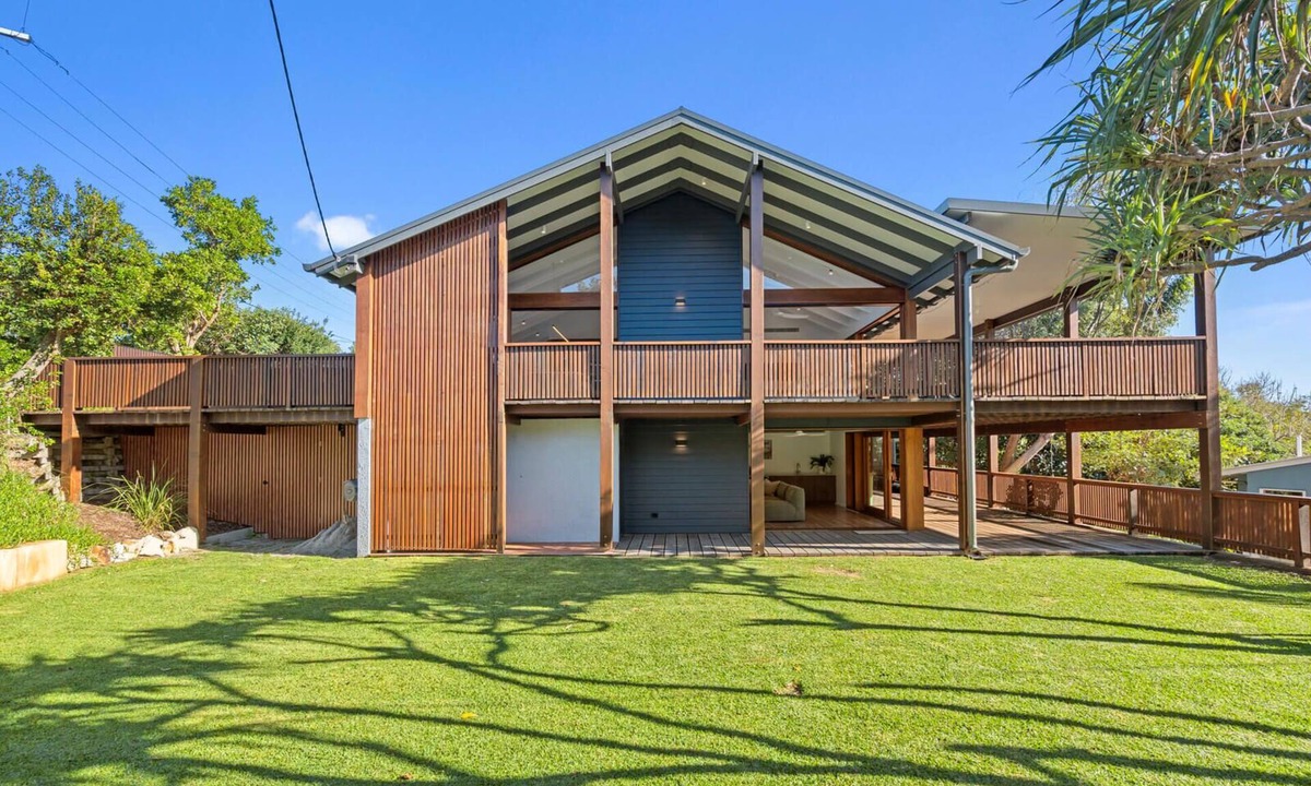 Point Lookout House | 6 Karboora Drive - Luxury holiday home with pool