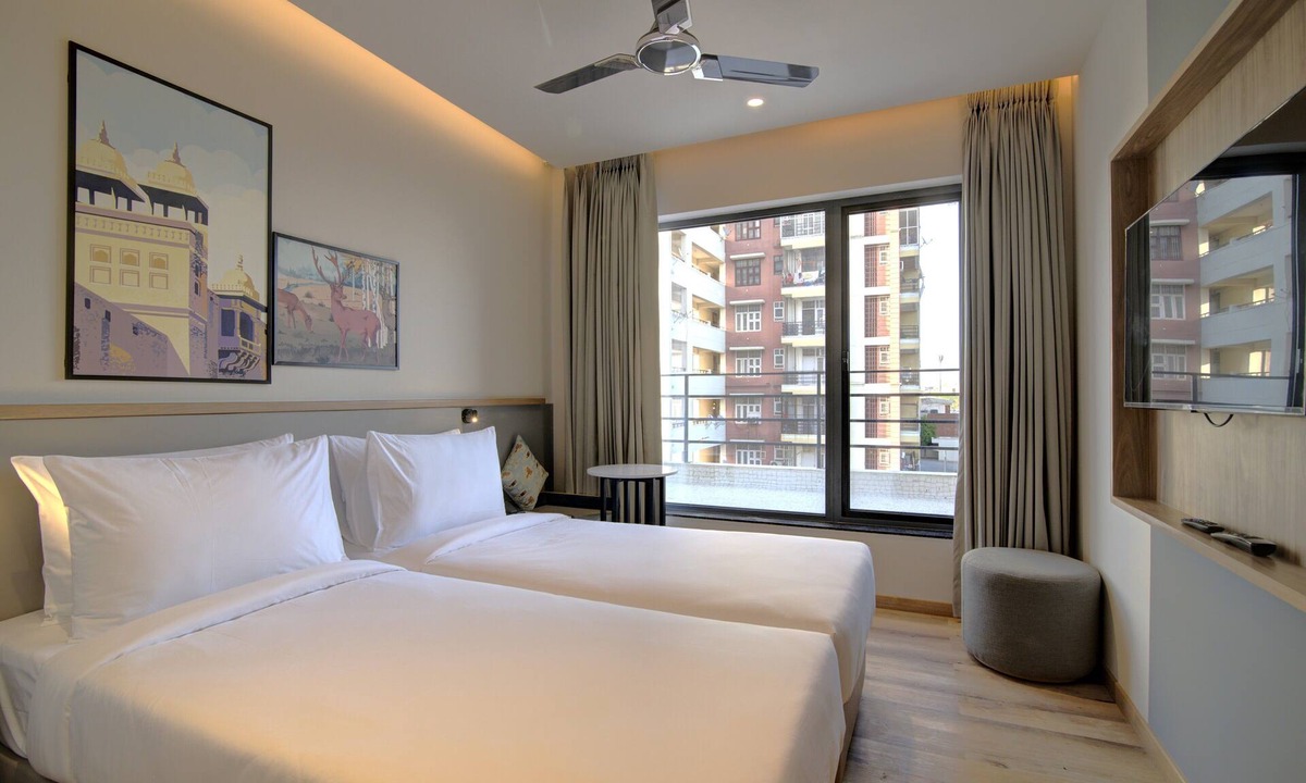 Tonk Road Hotel | 7 Apple Hotel Pratap Nagar - Jaipur