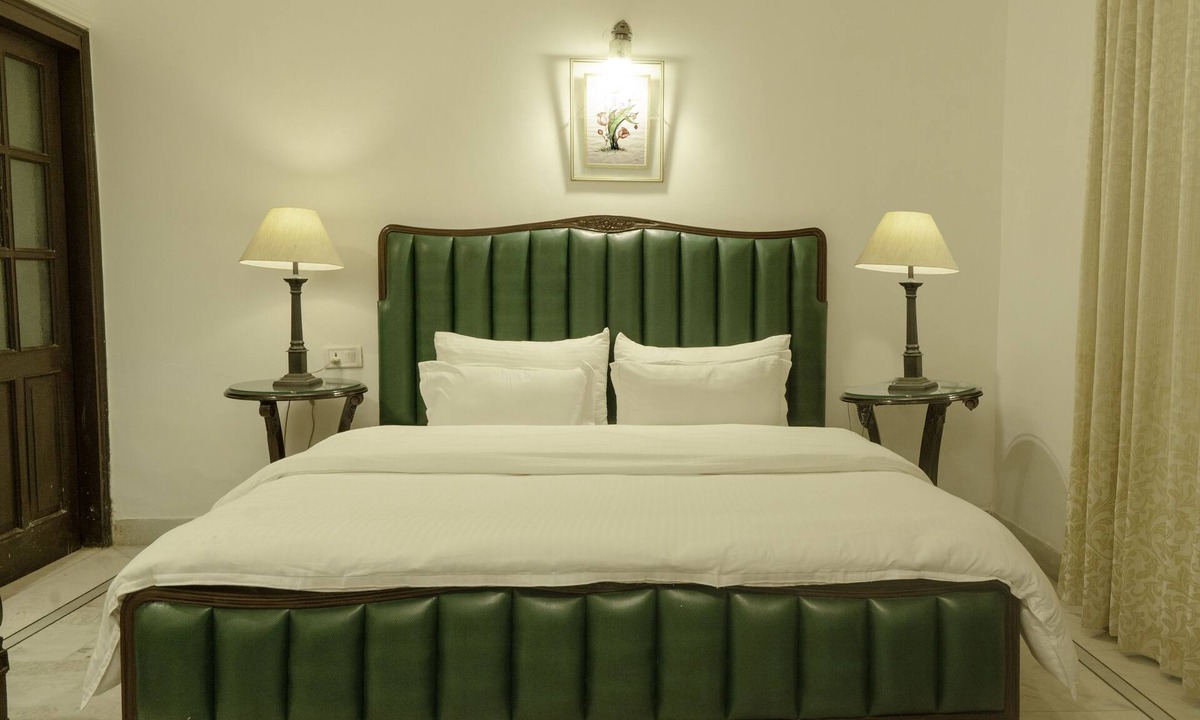 Kashipur Hotel | A Mansion