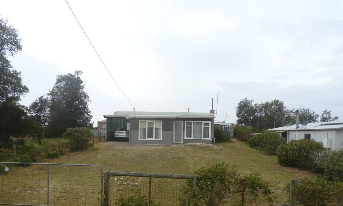 Paradise Beach House | “A PET FRIENDLY HOLIDAY HOME IN PARADISE”