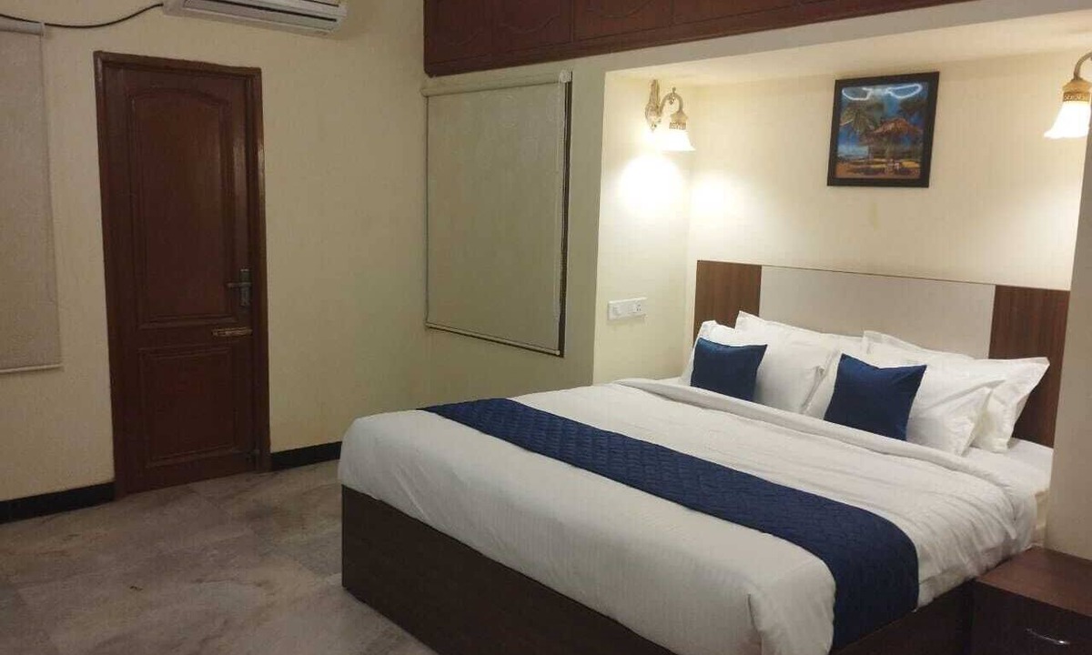 Parthasarathy Puram Hotel | A.R Residency