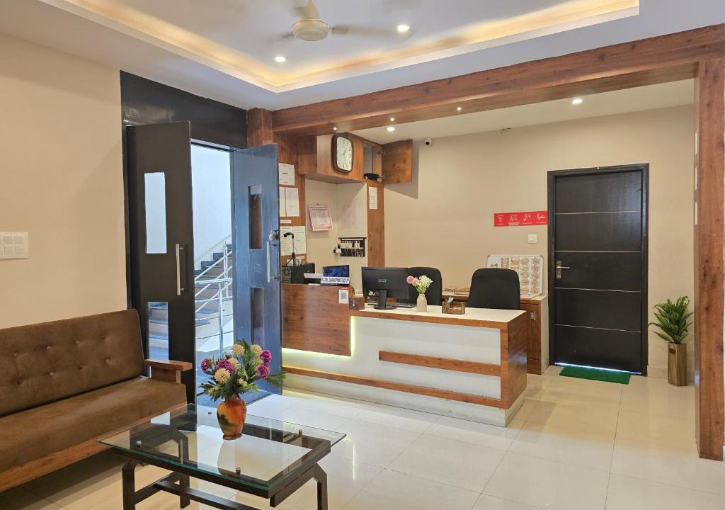 Vijayanagar Hotel | Aadya Elite