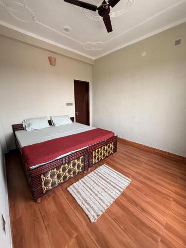 Suja House | Aahista Stays- Mountain view homestay