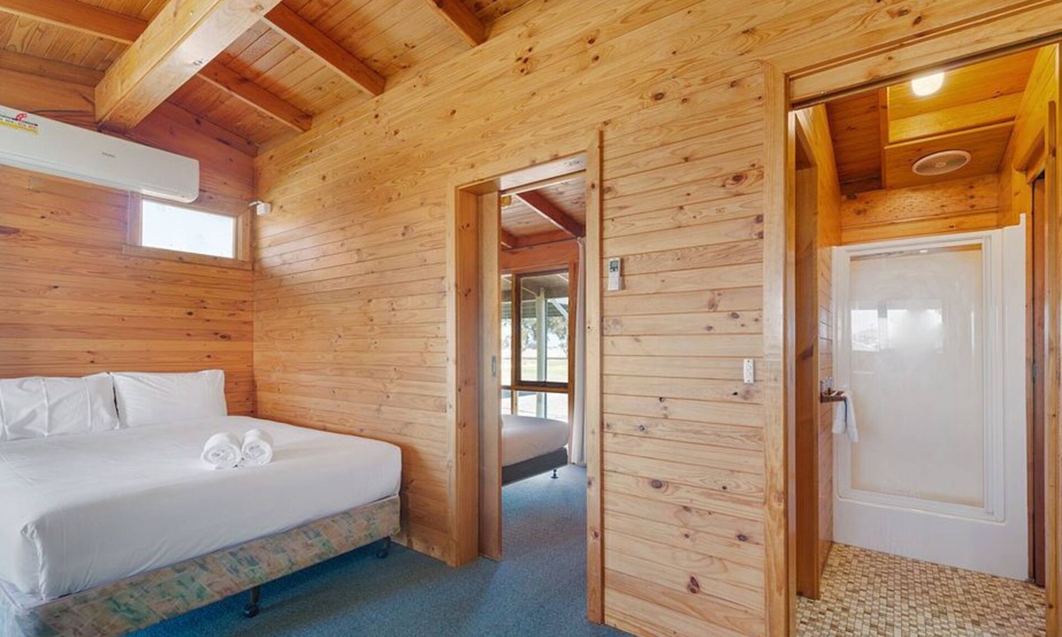 Mulwala Cabin | Aaroona Resort private cabins close to the shores of Lake Mulwala