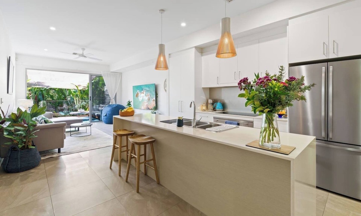 Burleigh Heads House | Abbey's Burleigh Haven. 2 Min Walk to James Street