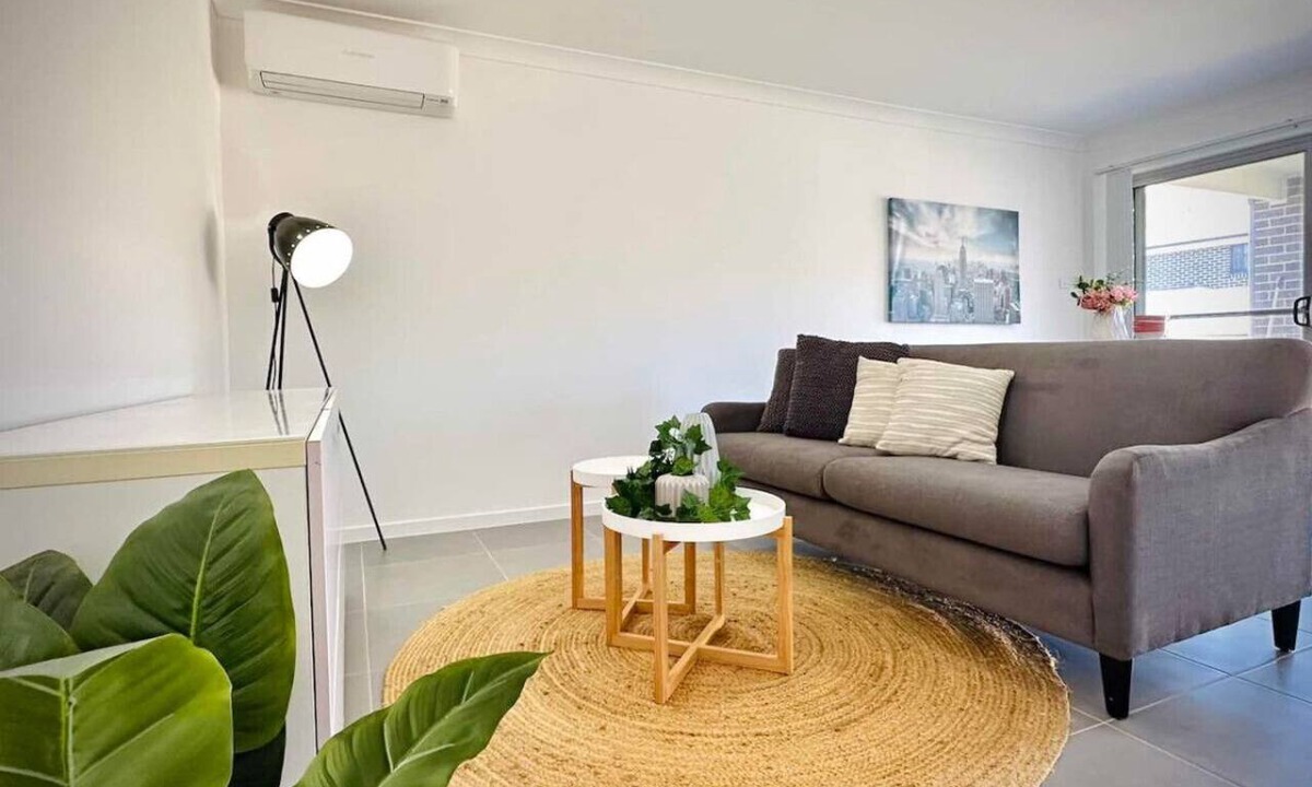 Edmondson Park House | Adorable Modern 4 Br House | WiFi & Parking