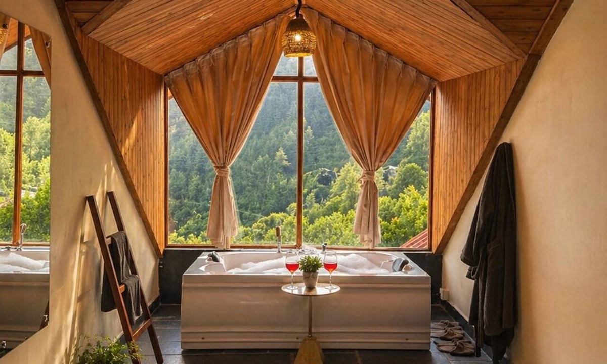 New Manali Hotel | AKIRA BY SKYLORE