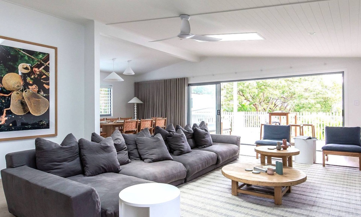 Sunshine Beach House | AL Sole - 4 Bedrooms - Pool - Location