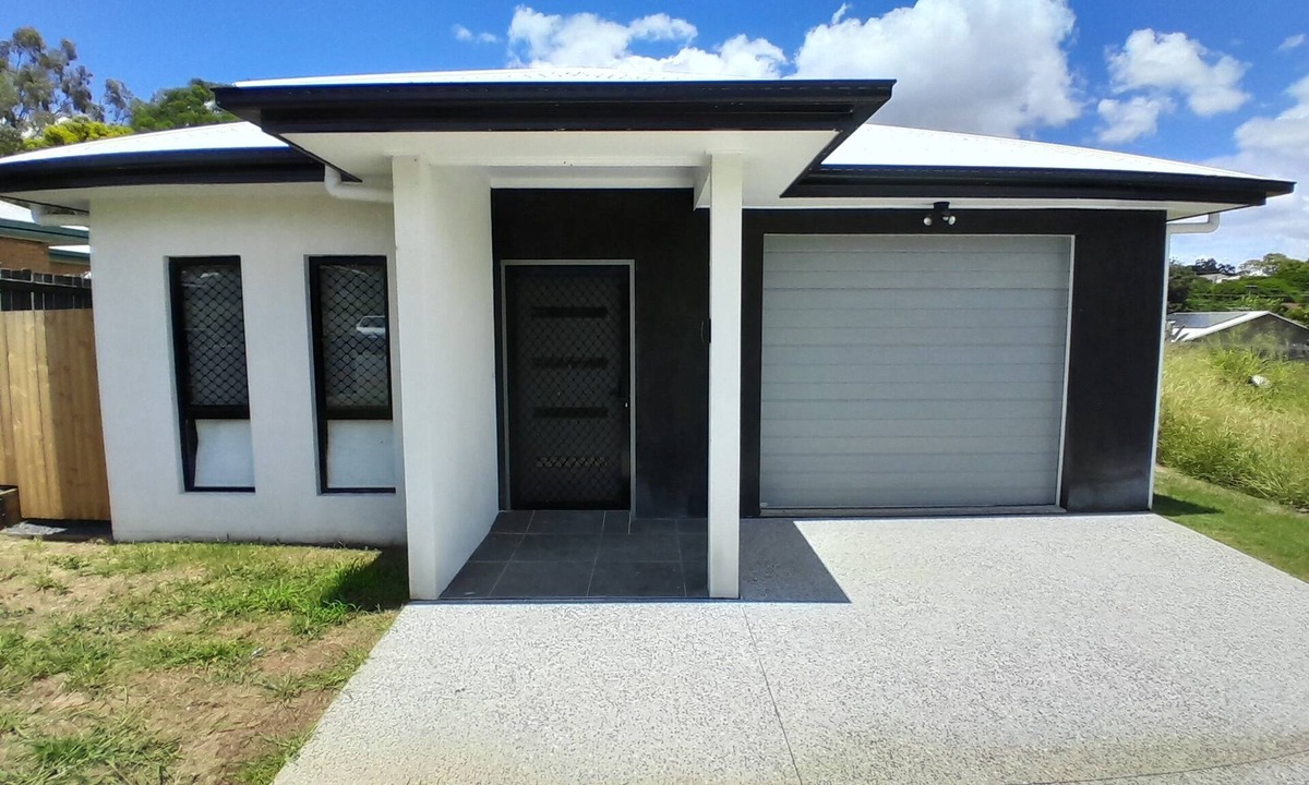 Redbank Plains House | Alawoona Retreat – Home in Redbank Plains Queensland, 3 bedrooms and 3 bathrooms