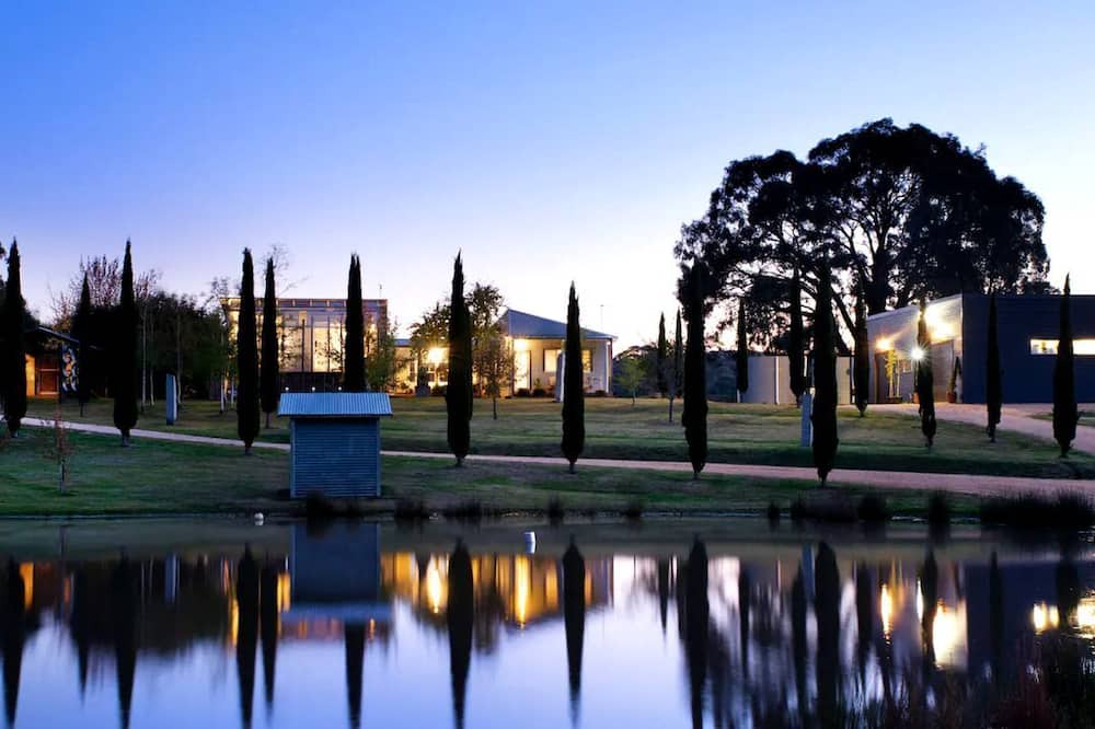 Shepherds Flat Villa | Amazing Villa with Swimming Pool and Lake Access in Hepburn, Victoria