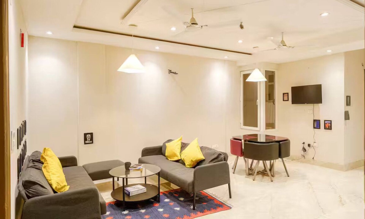 Zirakpur Apartment | Amur Stay: Cozy 3 Bedroom flat