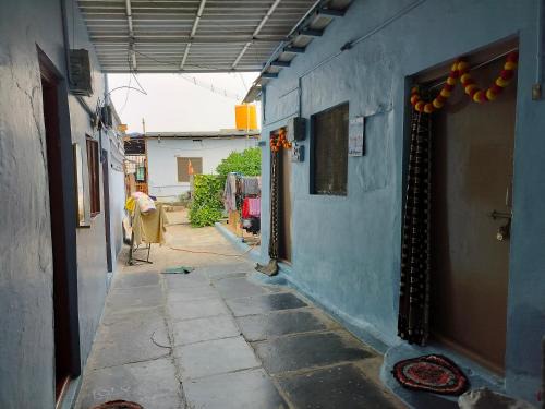 Hampi House | Anaconda Homestay & Rickshaw Service