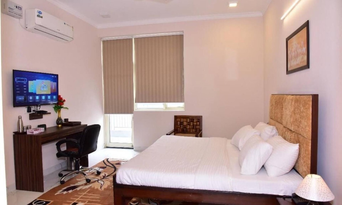 DLF Phase 5 Hotel | Arkaya Inn
