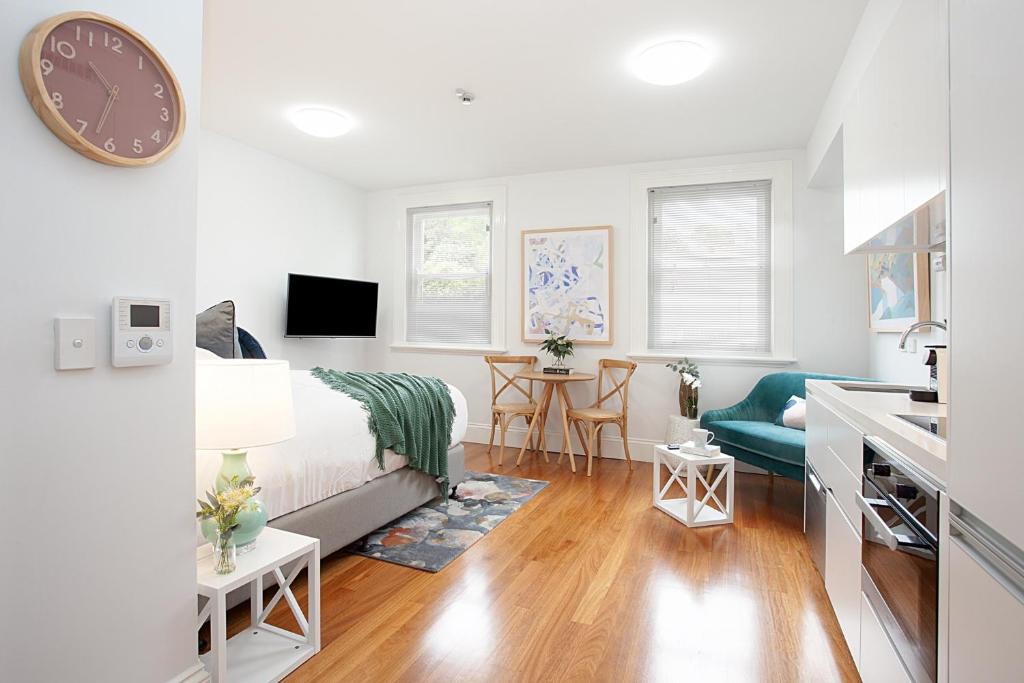 Lewisham Apartment | Art Deco Designer Studio in Lewisham
