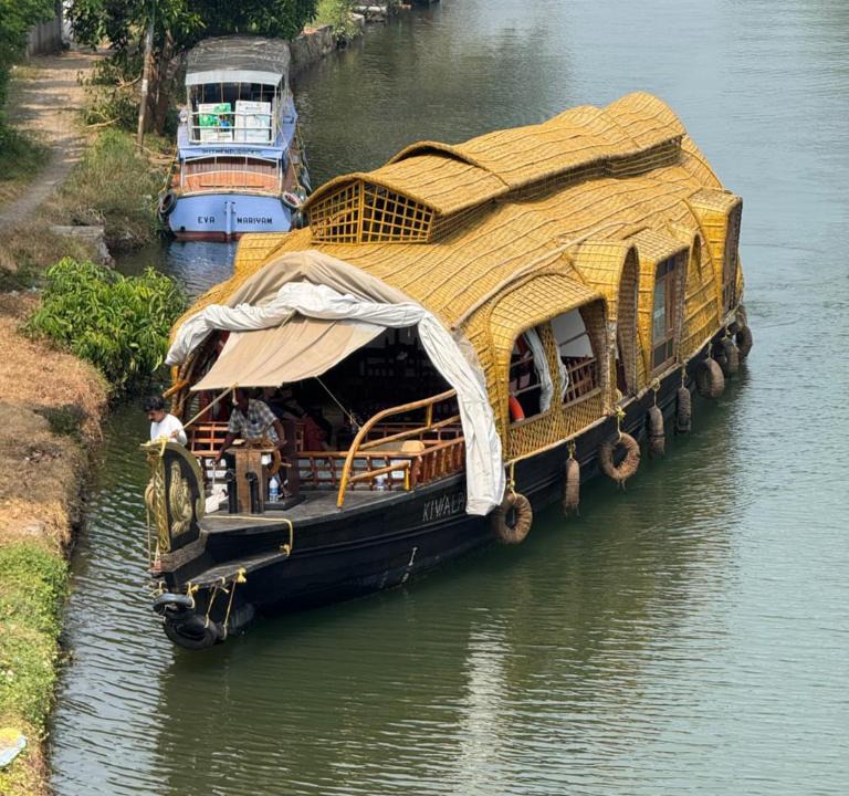 Alappuzha Boat Rental | Aura Houseboats