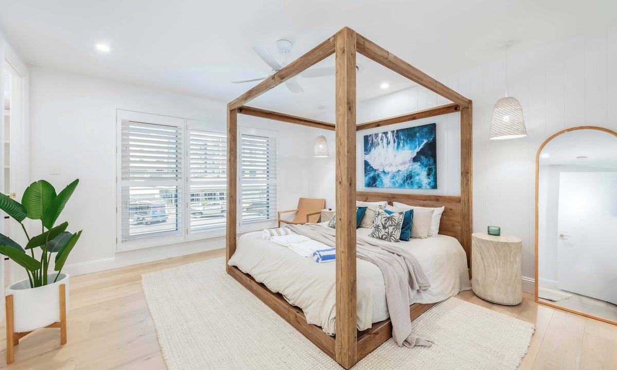 Bargara House | Bargara Coastal Luxe: Aircon, Out S Pet, Sleeps 8