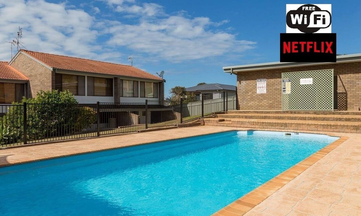 Batehaven House | Batehaven - Fantastic Water Views, Pool, Beach, Linen, WIFI, Netflix