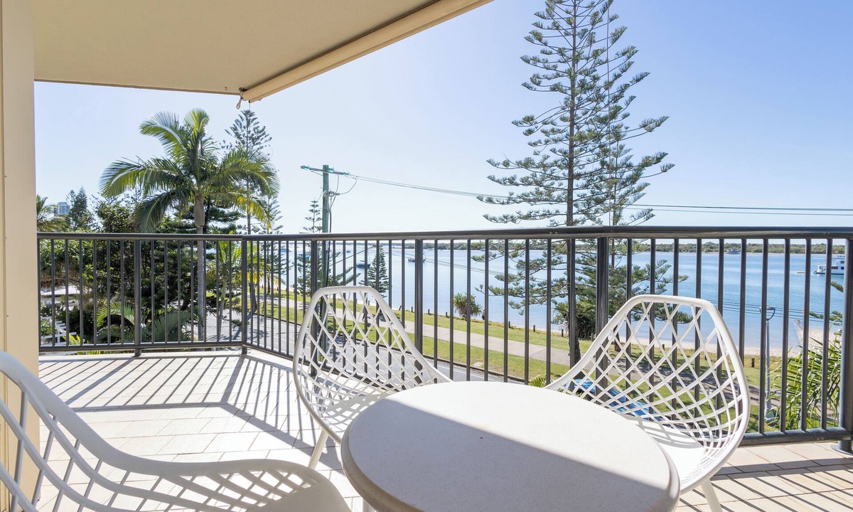 Biggera Waters Apartment | Bayview Beach Holiday Apartments