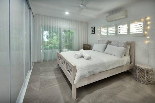 Bramston Beach House | Beachfront - 'Pippies on the Beach' @ Bramston