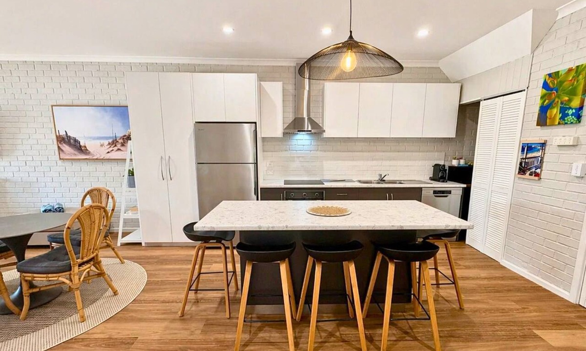 Geographe House | Beachside Bliss at Galley Cove House – Renovated 2BR Retreat