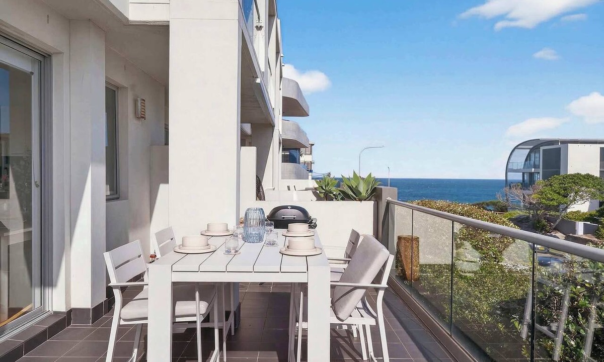 Maroubra Apartment | Beachside Maroubra With Parking & Balcony - New