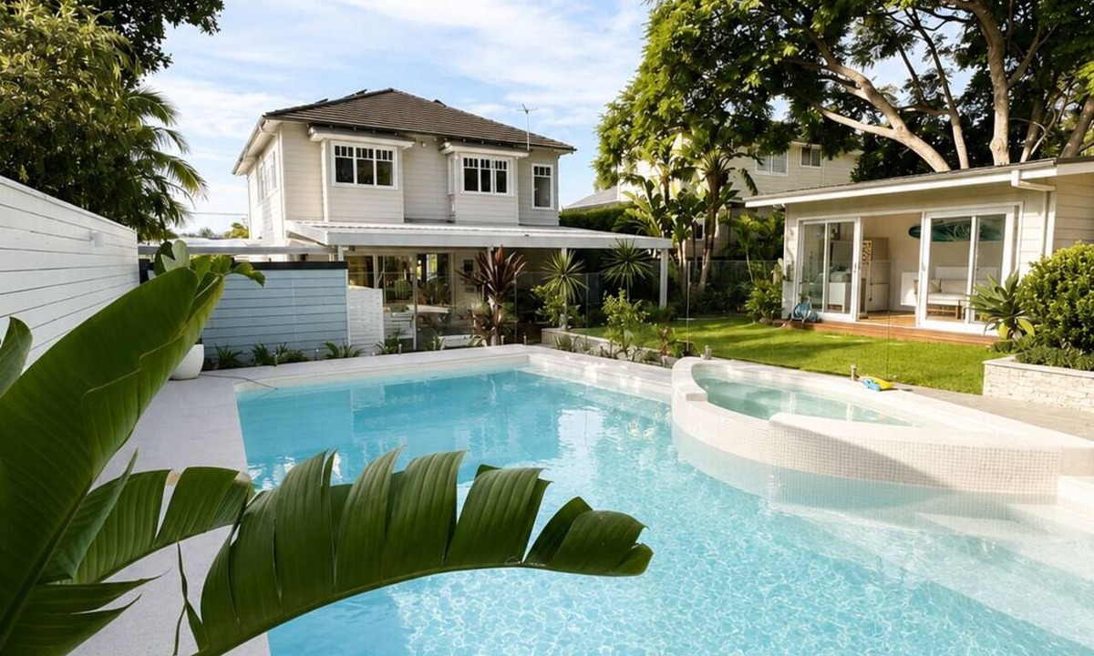 Freshwater House | Beautiful Hamptons style home, just a short walk from the Beach, shops & cafés.