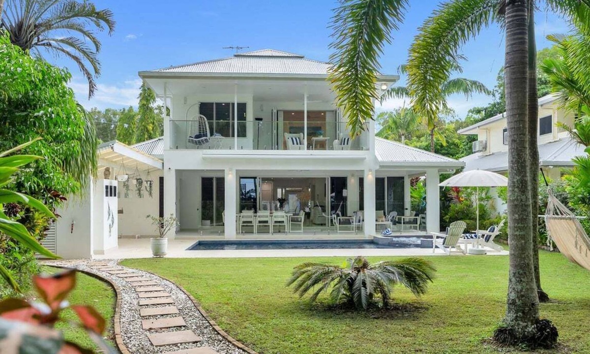 Kewarra Beach House | Belle Escapes Oceanfront Manor