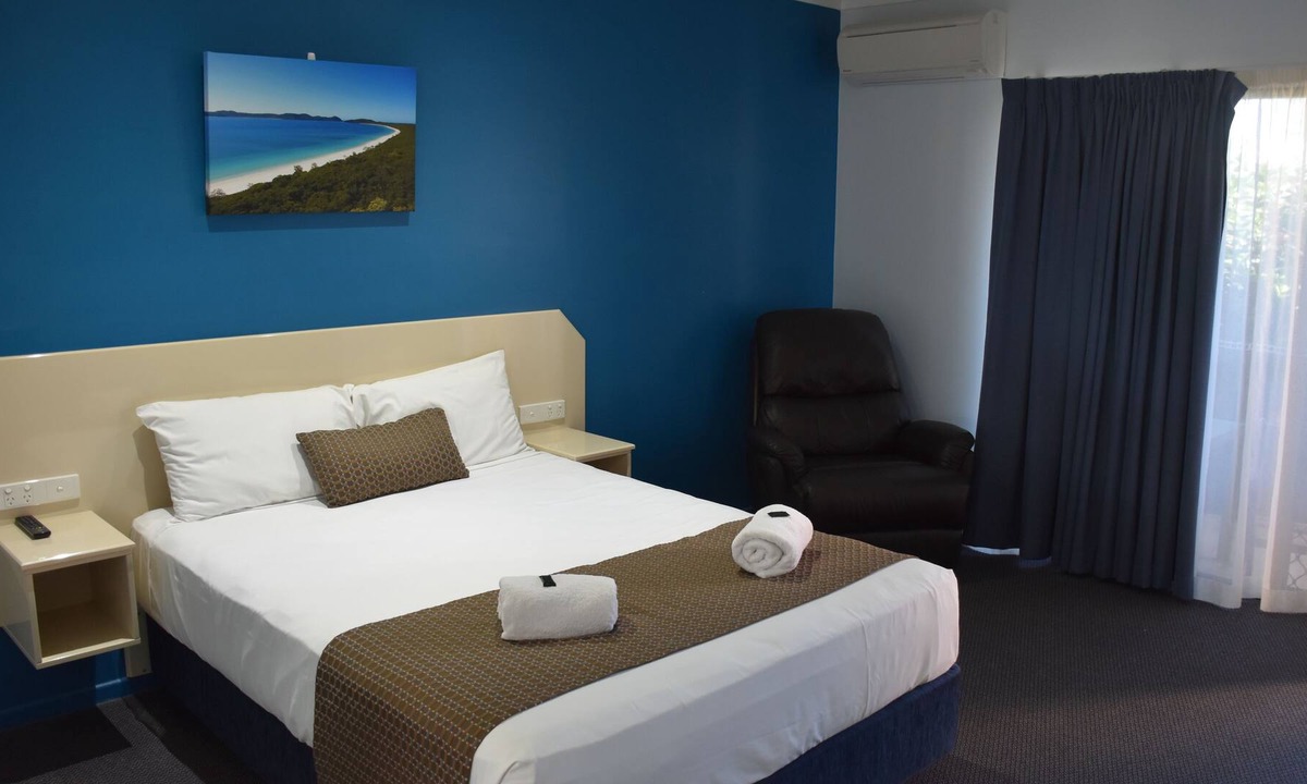 Bowen Hotel | Bluewater Harbour Motel