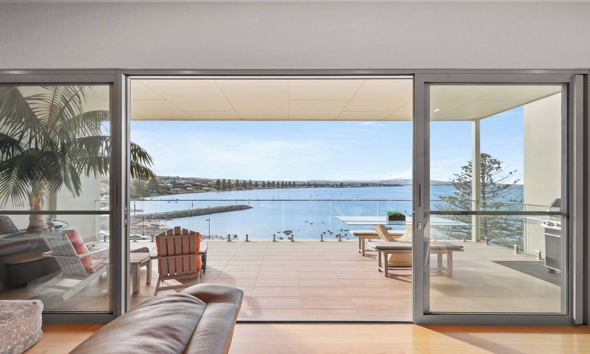 Encounter Bay Villa | BOOK 3, PAY FOR 2 NIGHTS The Bluff Villa 4-121 Franklin Pde Encounter Bay