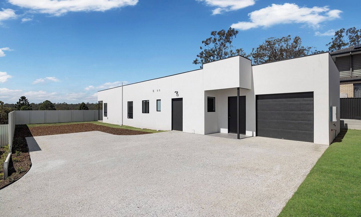 Goodna House | Brand New Luxury 3 bedroom Home/3 ensuite - bathroom/Free Wifi