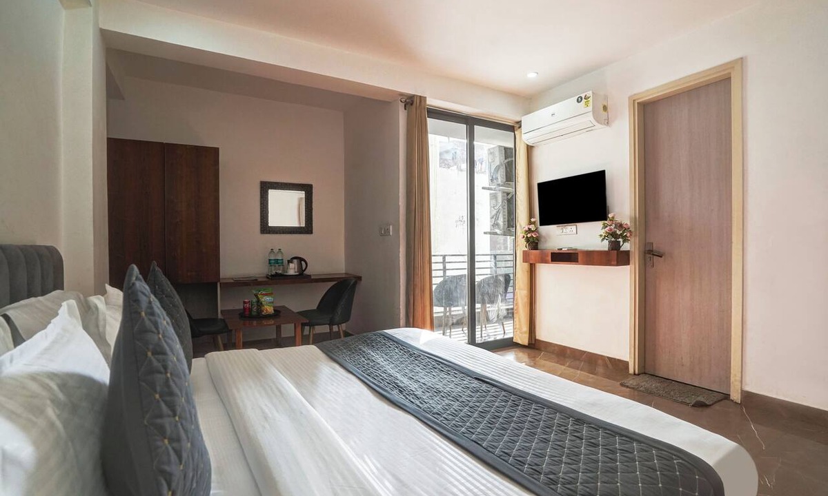 Mahipalpur Extension Bed & Breakfast | Breezy Height