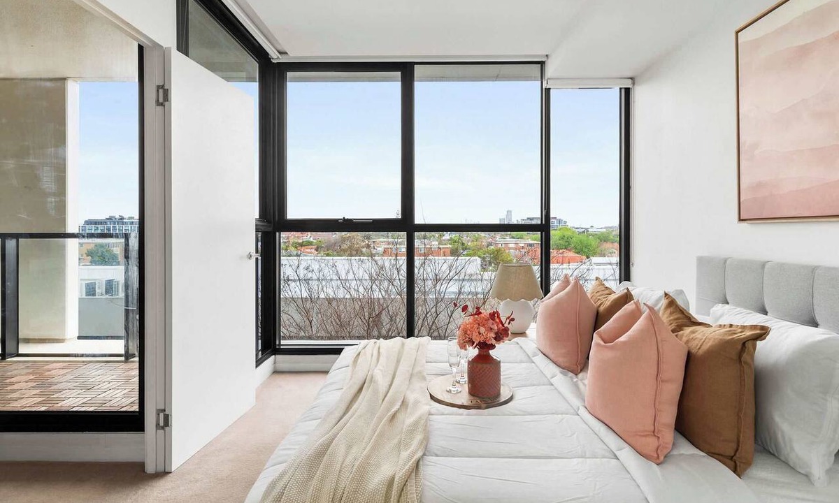Abbotsford House | Bright Yarra Side 2BR, Modern Comfort & City Vibes