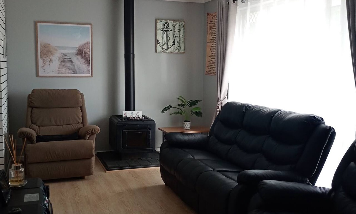 Mandurah House | Budget Friendly Accommodation near the Train Station Cosy Private Rooms