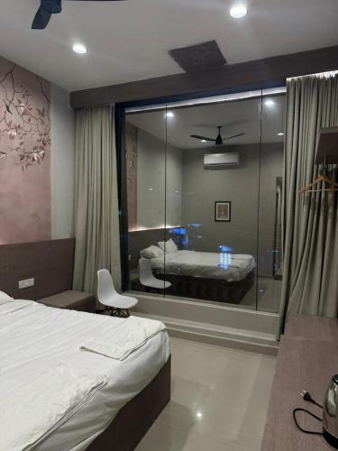 Injambakkam Hotel | Calicut Restaurant & Rooms