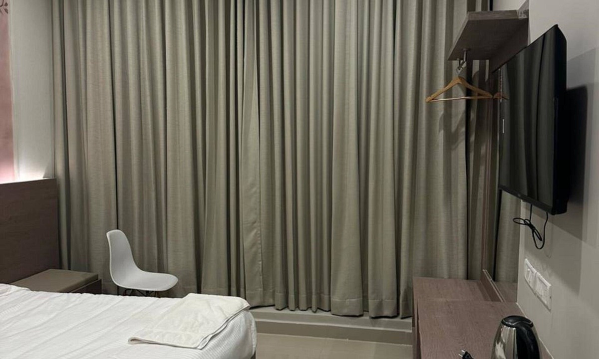 Injambakkam Hotel | Calicut Restaurant & Rooms
