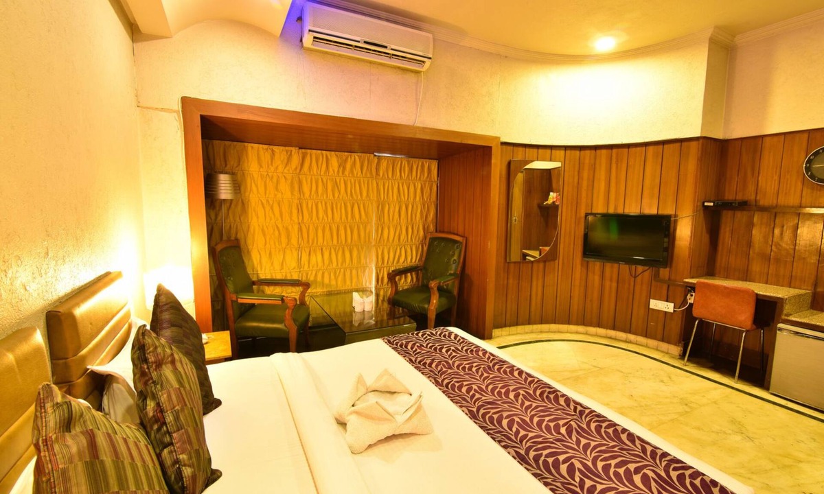 Chittaranjan Hotel | Casa Royal