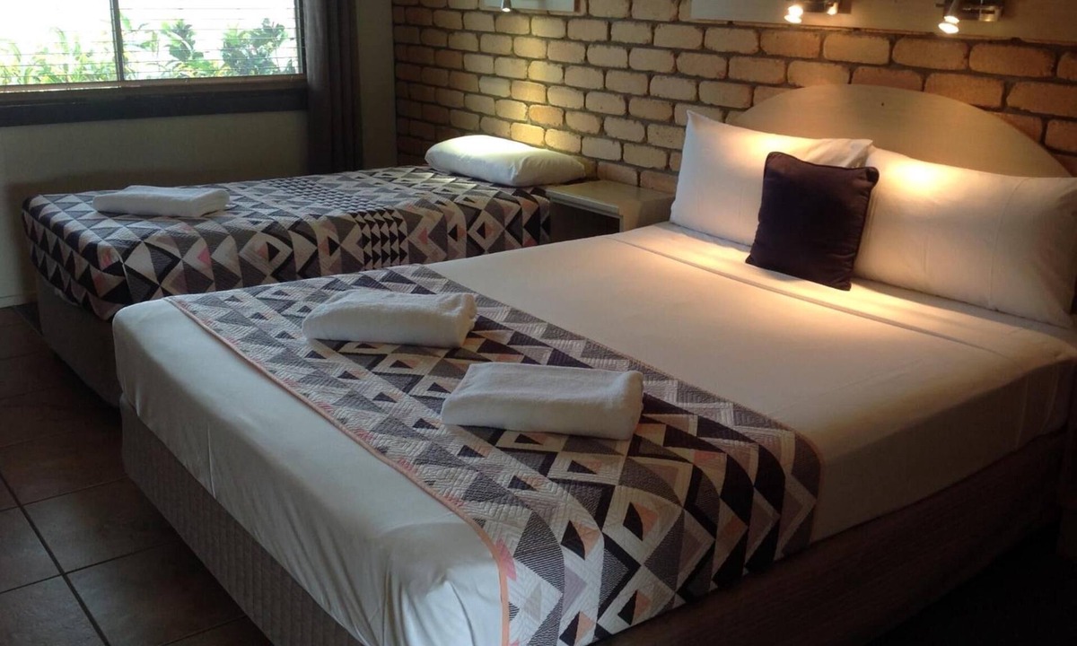 Bowen Hotel | Castle Motor Lodge