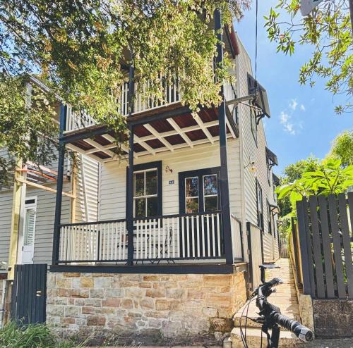 Waverton House | Charm & History 3bdr Cottage near Harbour Views