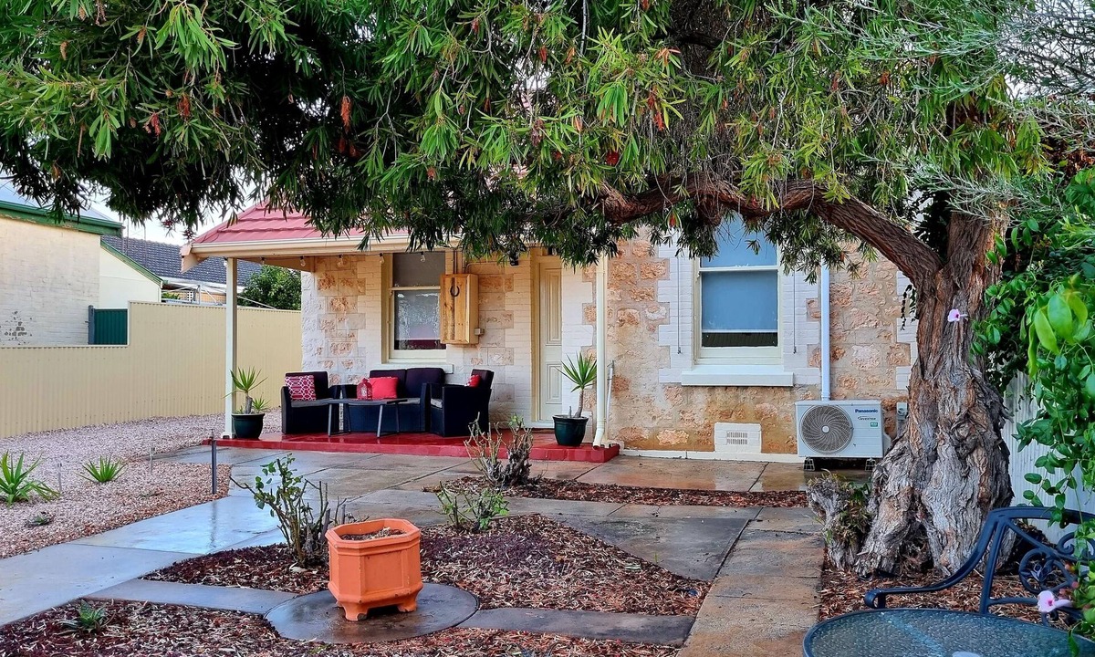 Moonta Cottage | Charming 100yr old cottage in the heart of Moonta