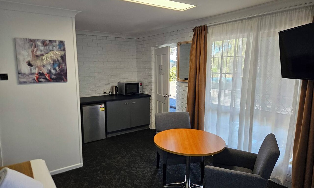 Ormiston Hotel | Cleveland Motor Inn